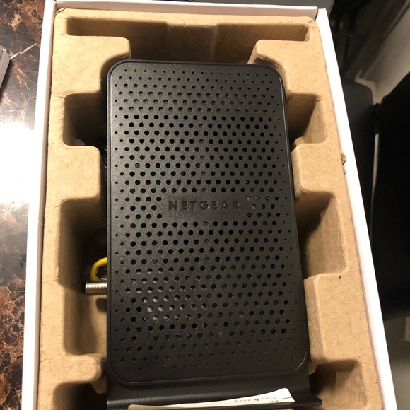 NETGEAR C3700 N600 WiFi CABLE MODEM ROUTER DUAL BAND GIGABIT 340 MBPS FAST ! - Picture 15 of 16